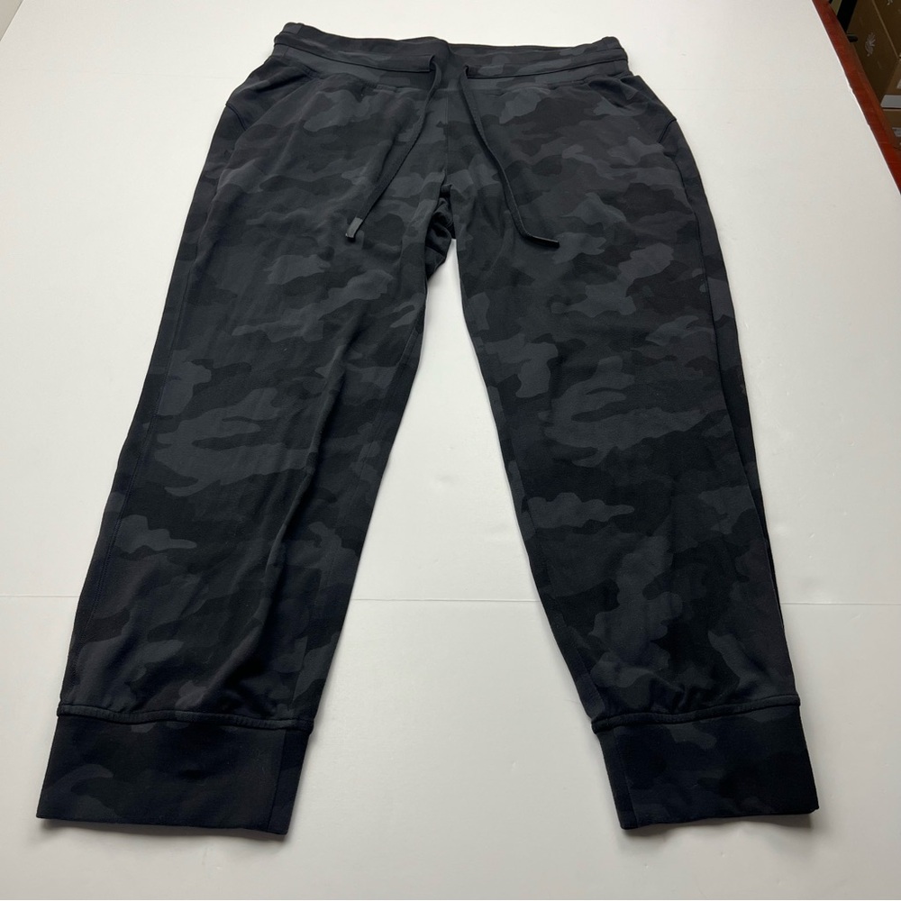 Lululemon Ready to Rulu Jogger Crop
Pant Black Blue Camo Deep Coal Multi Women 8